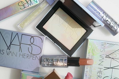 NARS’IN IŞILTI DOZU YÜKSEK HOLIDAY KOLEKSİYONU