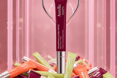 GÜNEŞTEN KORURKEN DOLGUNLAŞTIRAN BAKIM: AURELIA GENÈVE GLOSSY PLUMP LIP BALM SPF50 İLE TANIŞIN
