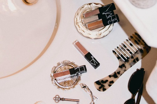 GÖZ MAKYAJINDA YÜKSEK DOZ IŞILTI: NARS SPARKLING SEDUCTION LIQUID EYESHADOW